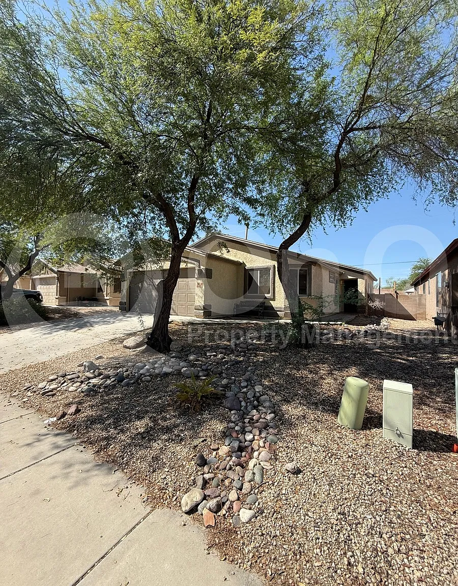 4 bed, 2.0 bath, 1538 sqft, $1,799 — Photo 2