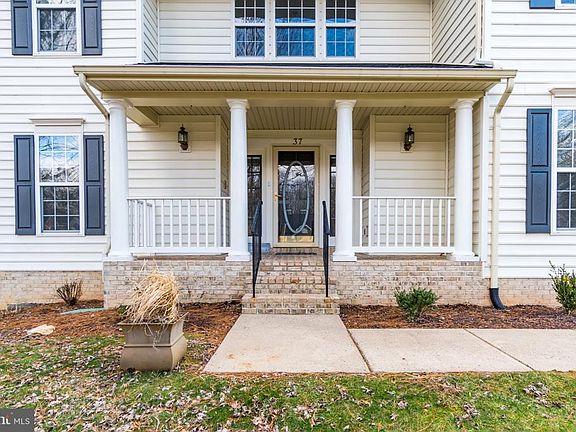 3rd image of 37 Monument Dr