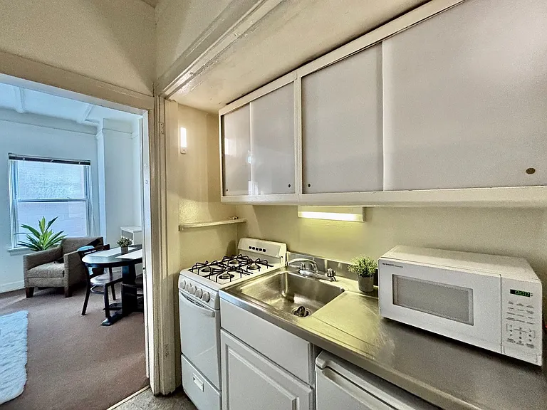 Canterbury Court Apartments — Photo 52