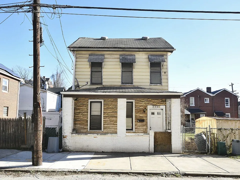 208 Pattison St