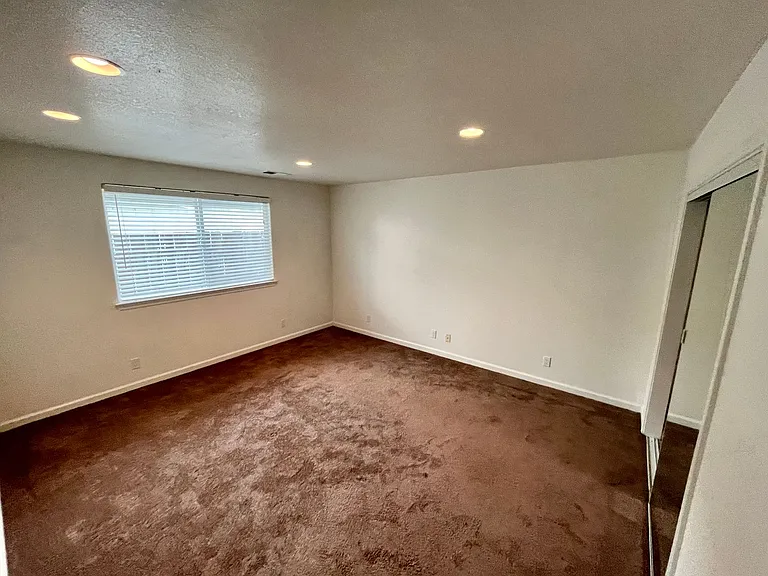 3062 Girard Ct — Photo 12