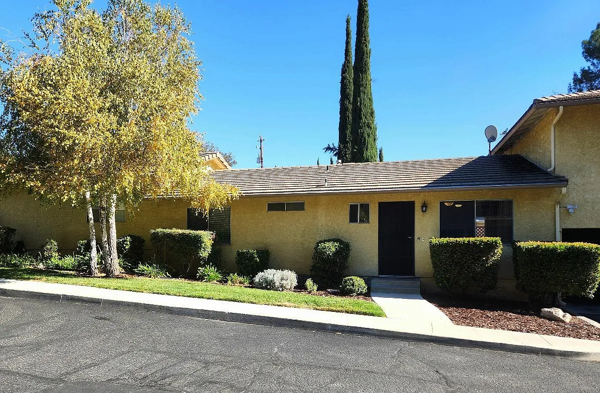 2 bed, 1.5 bath, 950 sqft, $2,250 — Photo 1