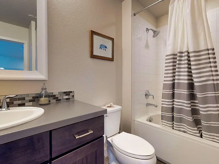 1061 Johnson Ln — Photo 13