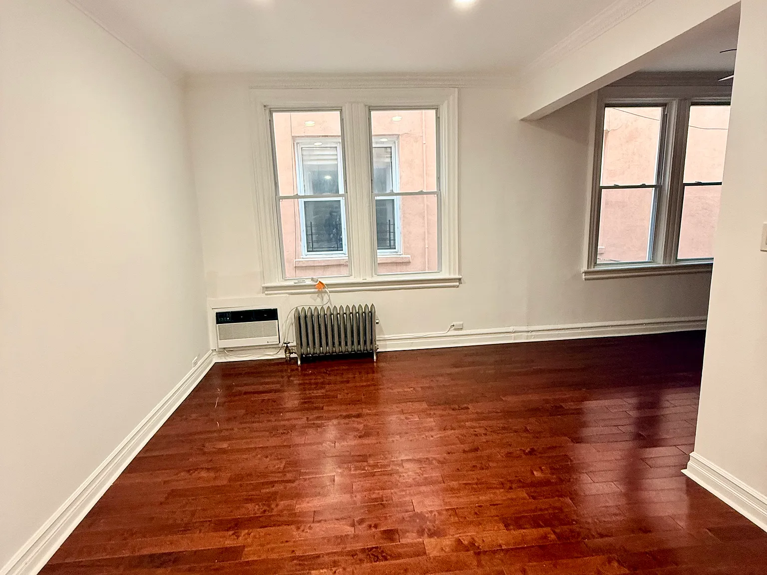 3 bed, 1100 sqft, $3,777 — Photo 3