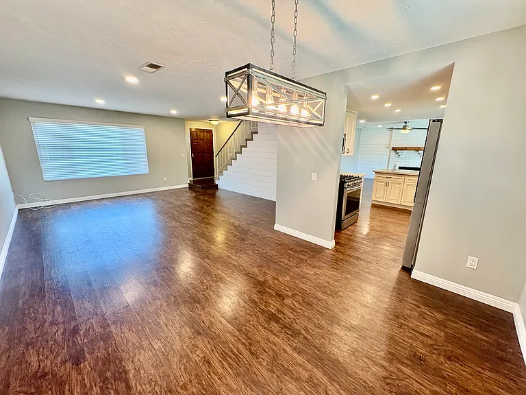 2035 Grove Ave — Photo 3