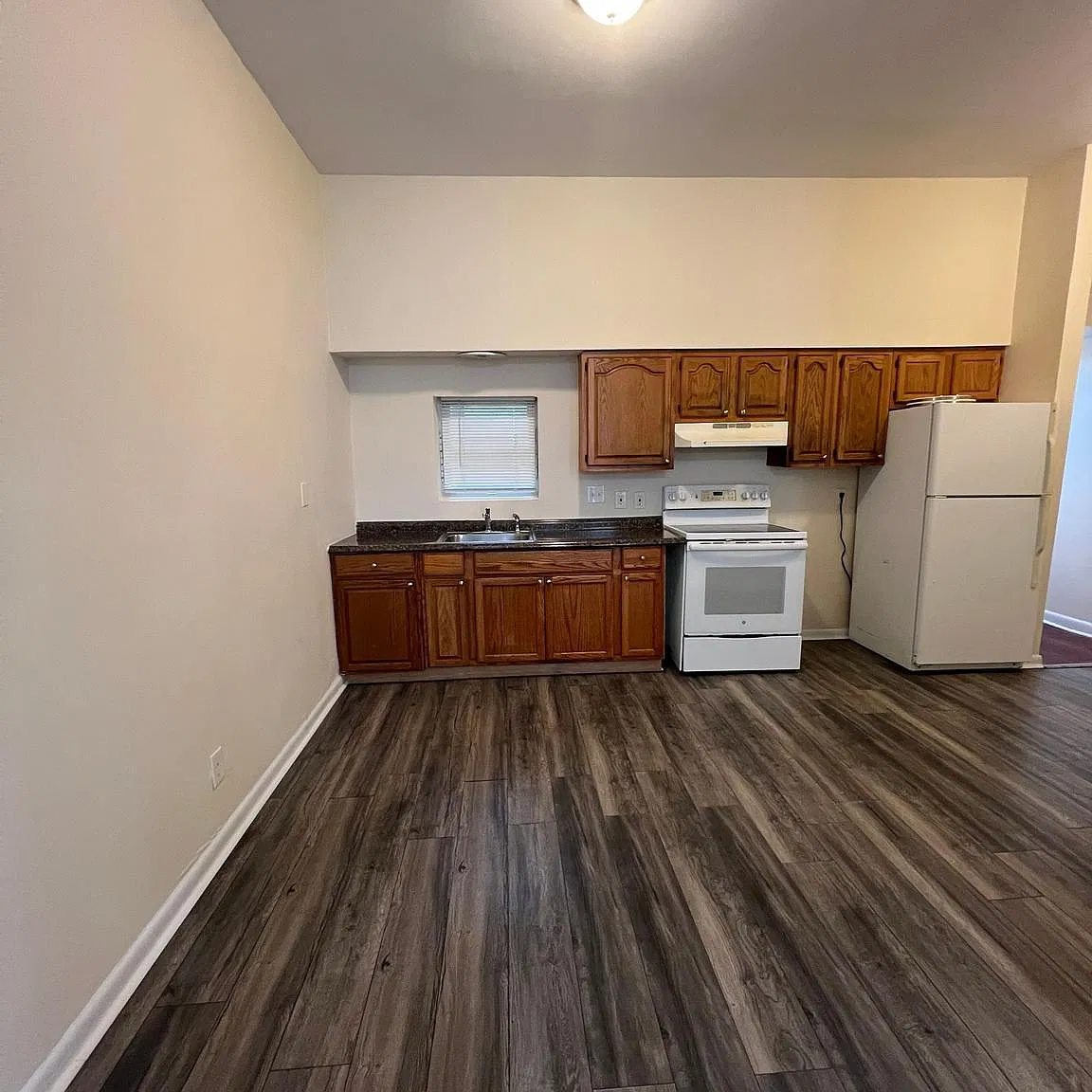 2 bed, 1.0 bath, $1,200 — Photo 3