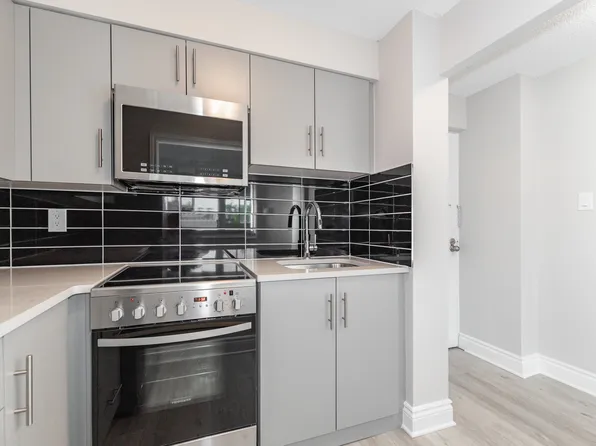 215 Clarence Street Apartments