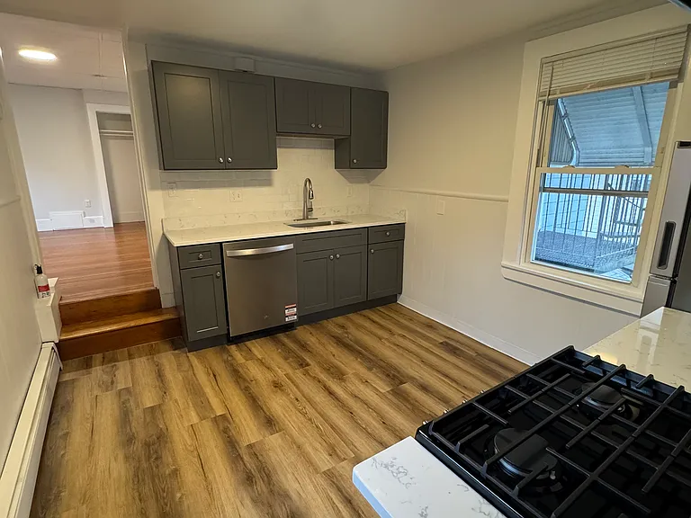 38 Spring St #2-R — Photo 4