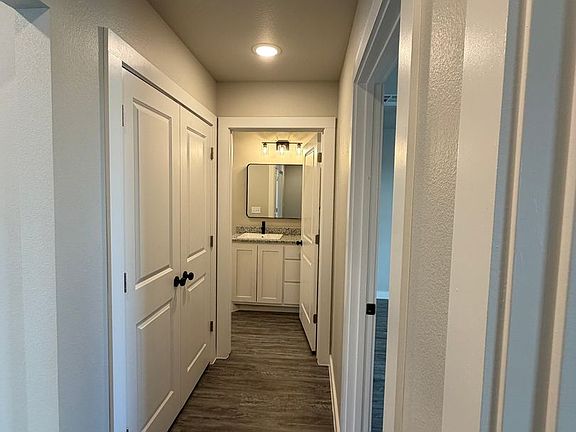 5th image of 3050 Glennster St