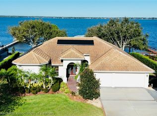 560 Sunset Pointe Dr, Lake Placid, FL 33852