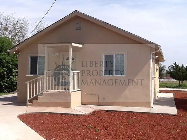 2 bed, 832 sqft, $1,875 — Photo 2