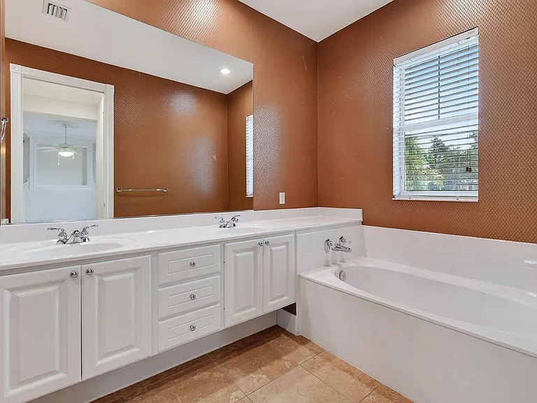 303 Caravelle Dr — Photo 34