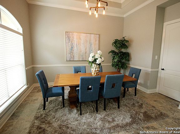 2nd image of 323 Regent Cir