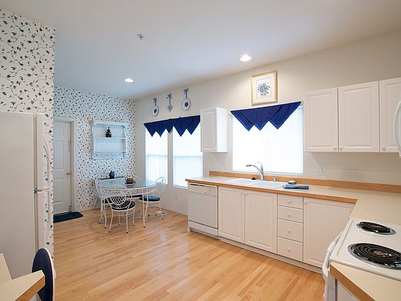 3rd image of 22215 43rd Ave S #4-1