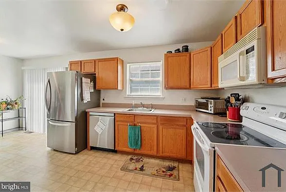 7206 Rutherford Green Cir — Photo 27