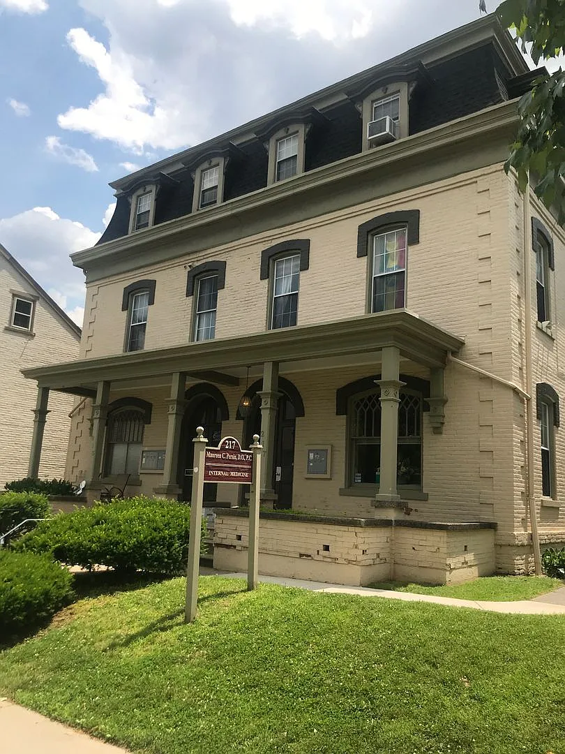 215-217 West Broad Street — Photo 2