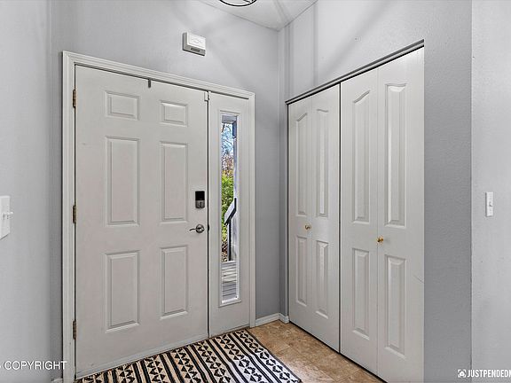4th image of 2711 N Woodfield Dr