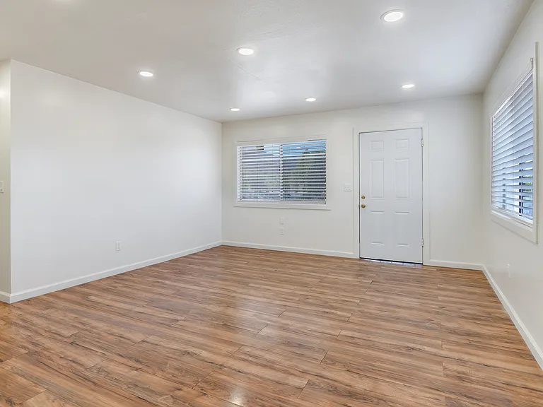 33073 Buena Vista St — Photo 5