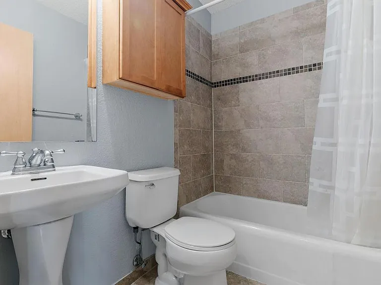 2530 1st Ave S #101 — Photo 14