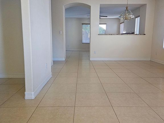 4th image of 327 Laguna Glen Dr