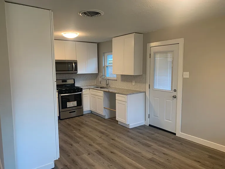 10004 Olmos Dr — Photo 8