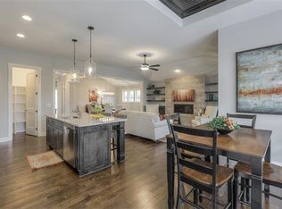 13716 Earnshaw St, Overland Park, KS 66221