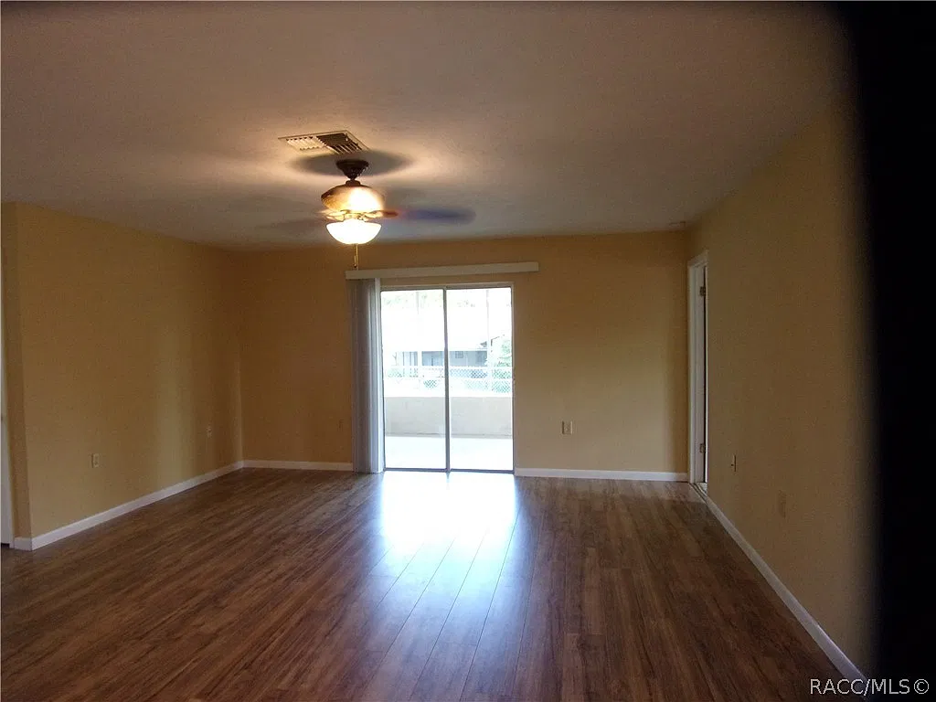 2 bed, 1279 sqft, $1,800 — Photo 4