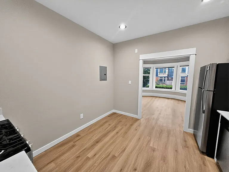 Hillcrest Manor — Photo 7