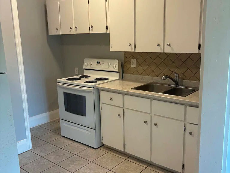 118 Lake St #3 — Photo 4