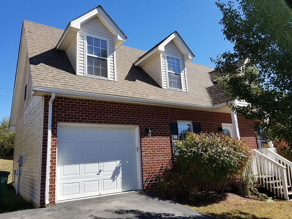 1st image of 820 New Village Dr NW