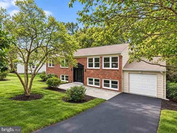 1806 Cranberry Ln, Reston, VA 20191
