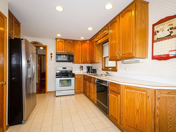 3rd image of 5447 W Pensacola Ave