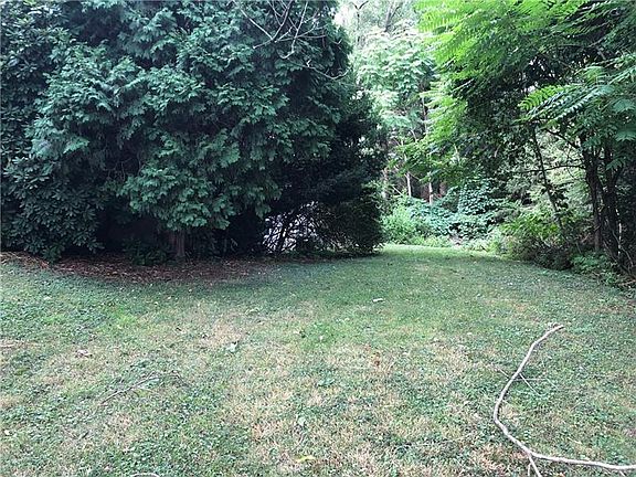 3rd image of 935 Mace St