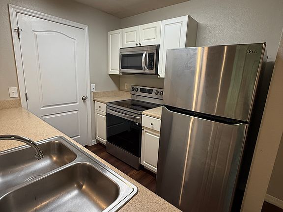 2nd image of 1640 Villa Capri Cir APT 306