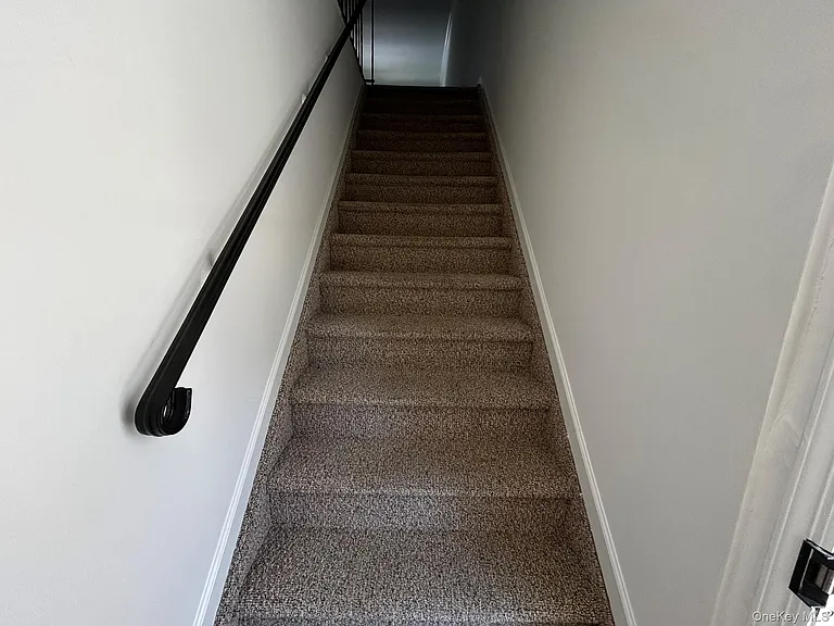 304 Dawson Ln — Photo 3