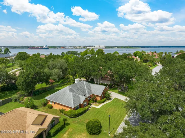 4692 UNIVERSITY Boulevard, Jacksonville, FL 32277