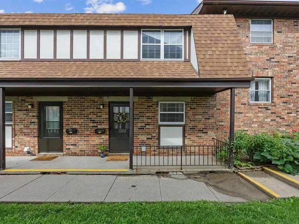 1202 21st Avenue Pl, Coralville, IA 52241
