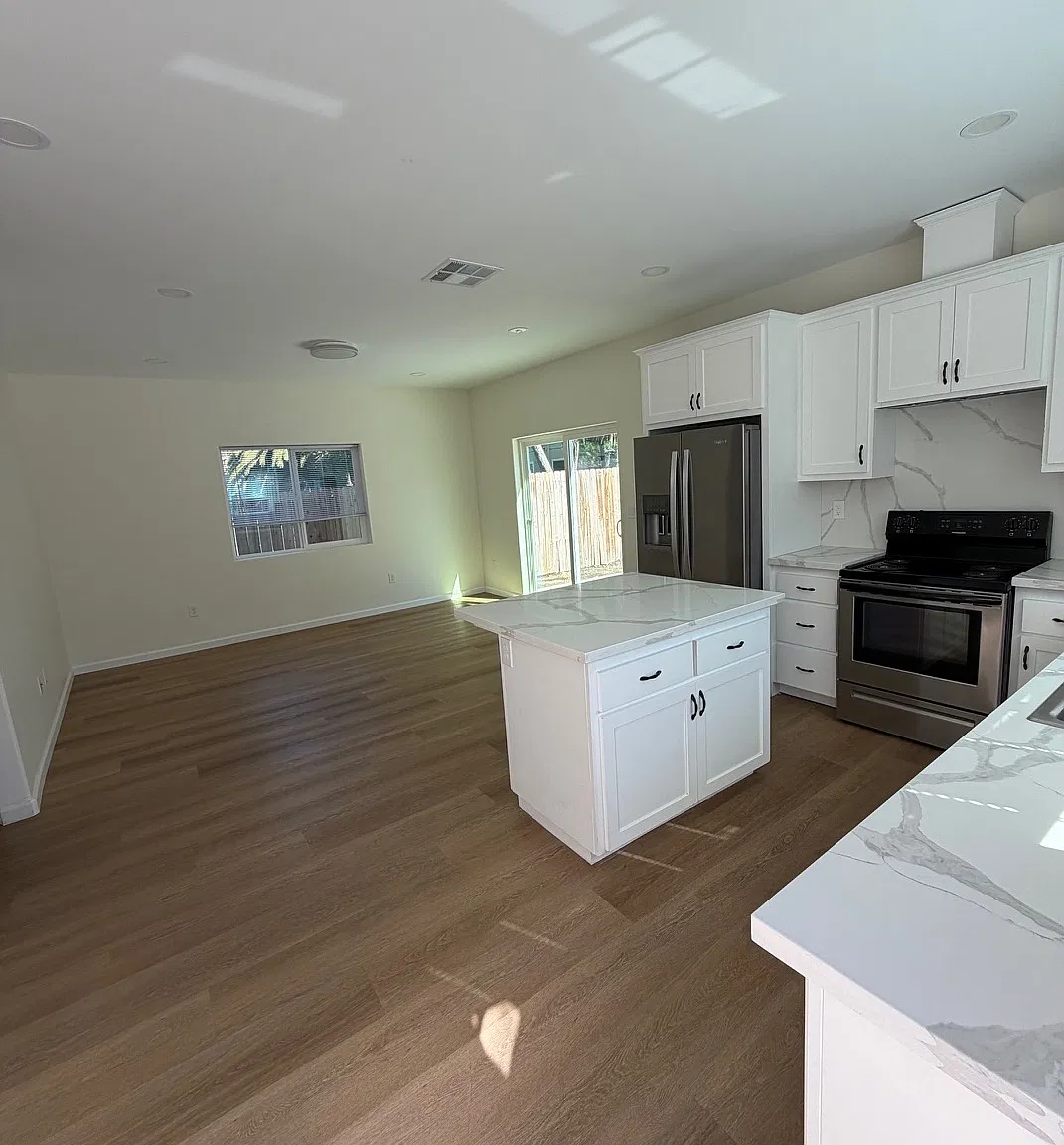 556 Foothill — Photo 2