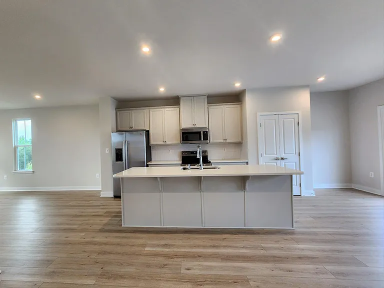 9400 Tanfield Dr — Photo 7