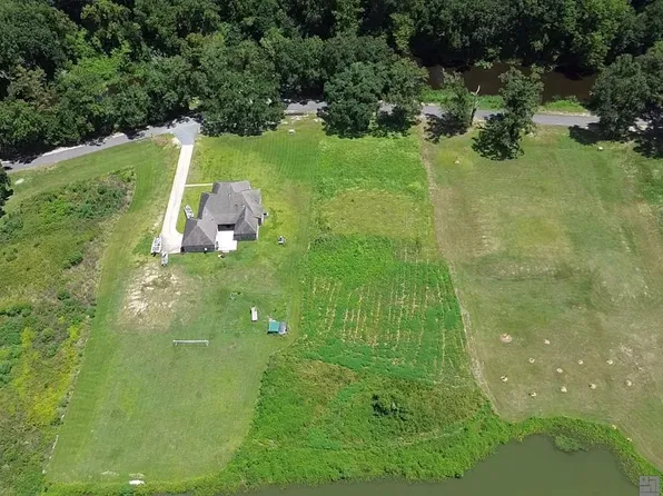 8573 New River Rd, Saint Amant, LA 70774