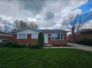 8402 Christine St, Warren, MI 48093