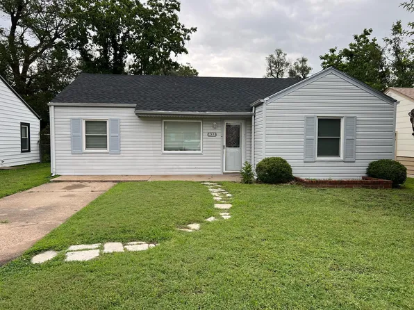 1122 N 10th St, Arkansas City, KS 67005