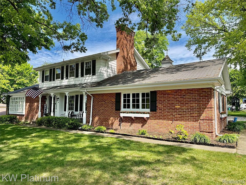 1st image of 2425 Woodstock Dr