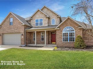 718 N 28th St, Bentonville, AR 72756