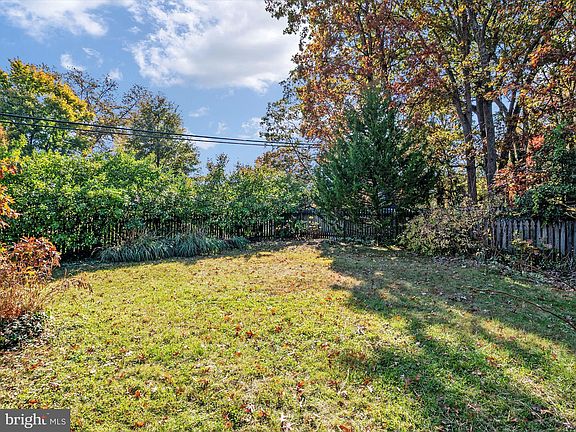 5th image of 32 Hilltop Ln