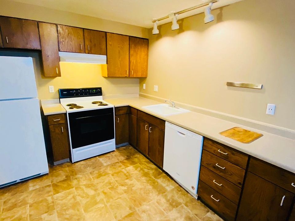Kitchen with lots of cabinets & drawers