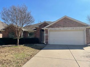 1203 Maple Terrace Dr, Mansfield, TX 76063