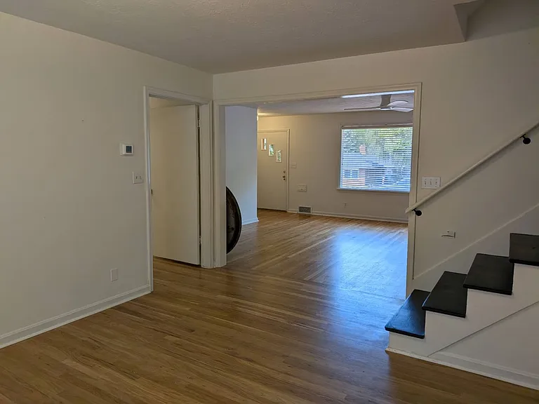 262 E 2 S — Photo 15