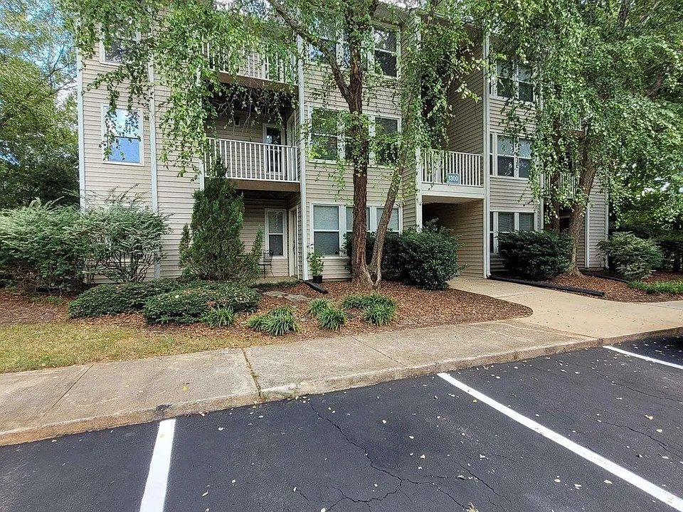 1300 Hillbrow Ln #203