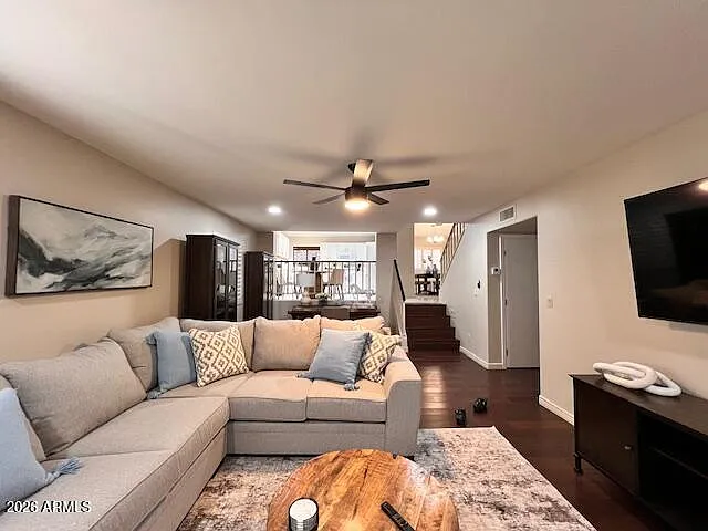 4 bed, 3.0 bath, 2719 sqft, $4,500 — Photo 2